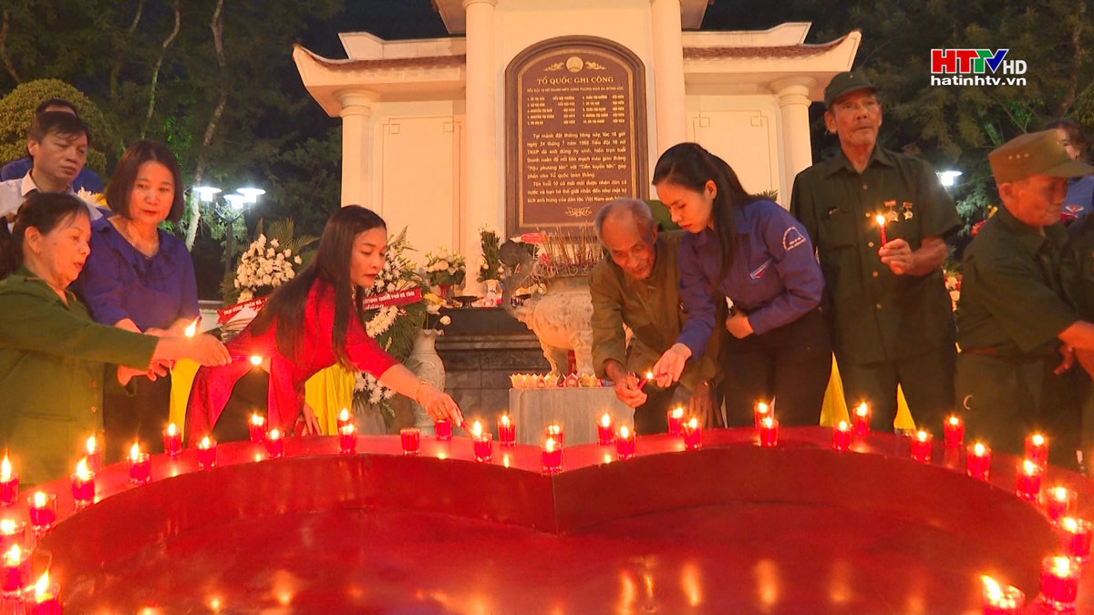 Tuổi trẻ Hà Tĩnh thắp nến tri ân