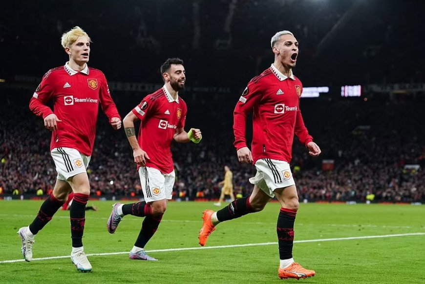 Man Utd lội ngược dòng đánh bại Barcelona