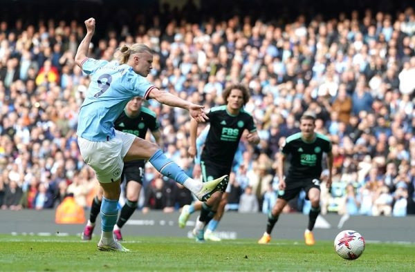 Man City đánh bại Leicester, Real thắng nhẹ Cadiz, PSG củng cố ngôi đầu