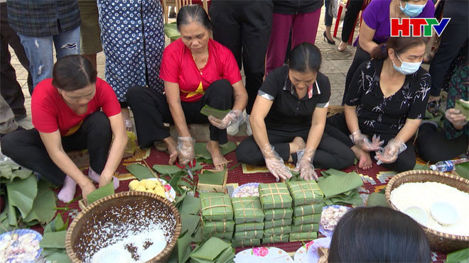 Sôi nổi hội thi gói, nấu bánh chưng dâng Vua Hùng