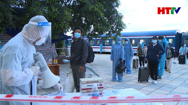 Người về từ vùng có dịch đã tiêm đủ liều vaccine được theo dõi sức khoẻ tại nhà