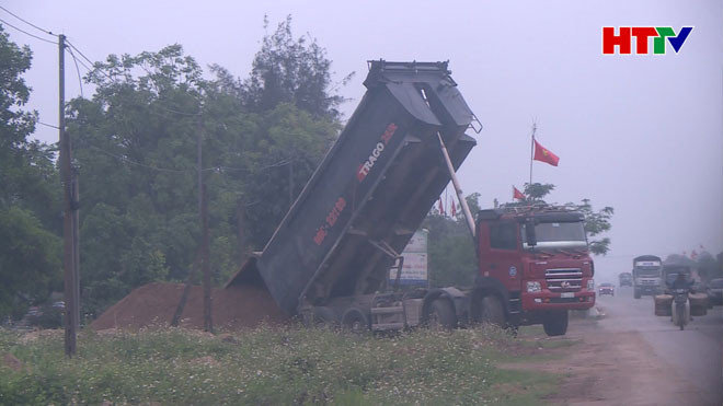 Buông lỏng quản lý, bãi tập kết cát sỏi tự phát gia tăng