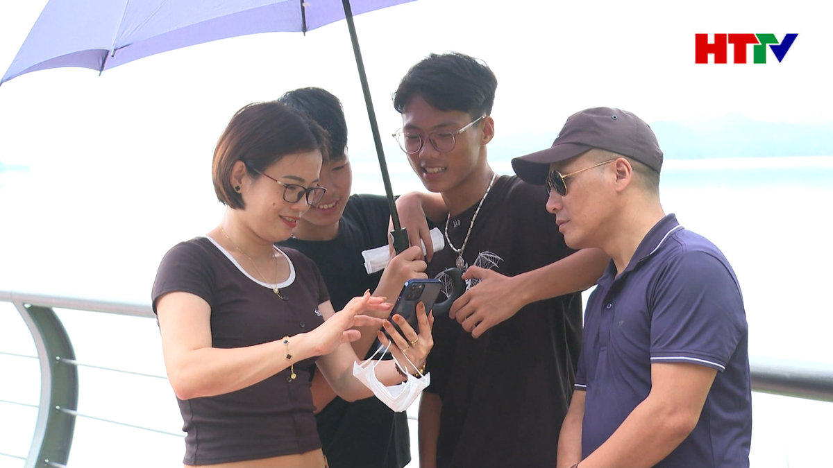 Nhiều điểm du lịch ở Hà Tĩnh tấp nập du khách trong dịp lễ