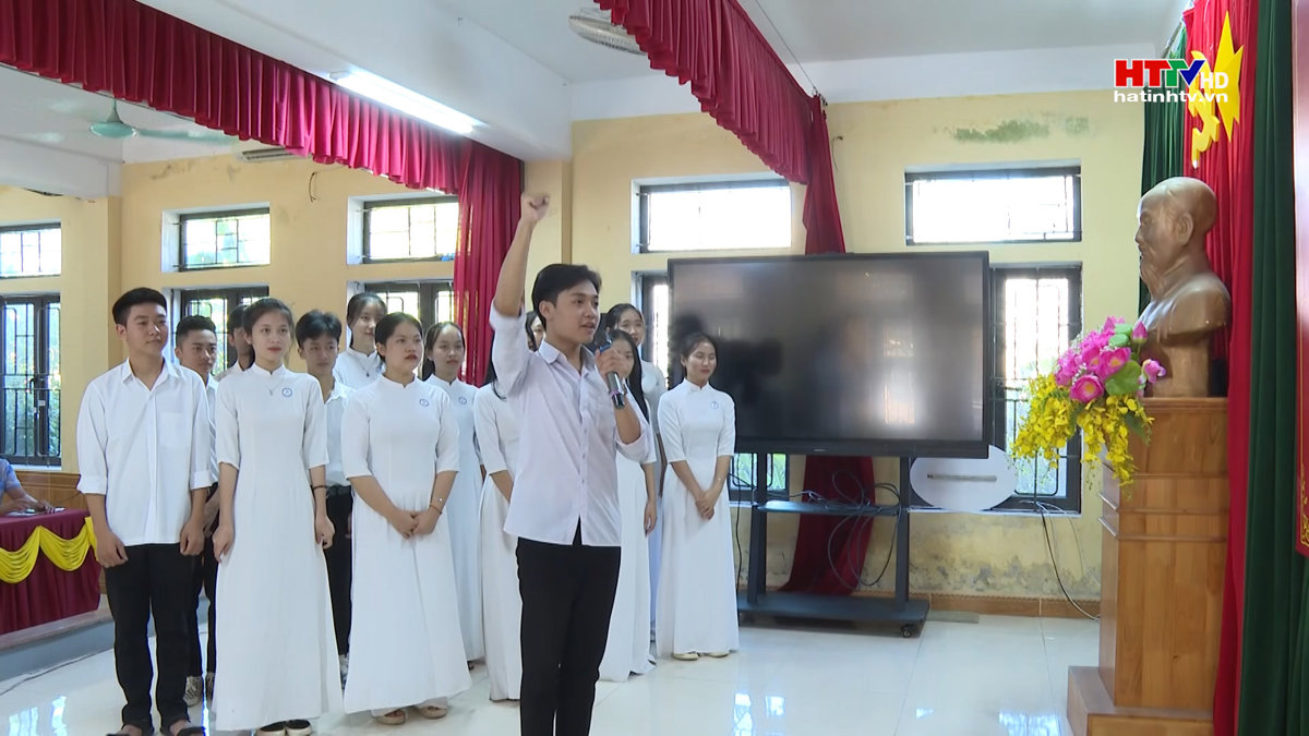 Hà Tĩnh: Kết nạp hơn 800 Đảng viên là học sinh, sinh viên