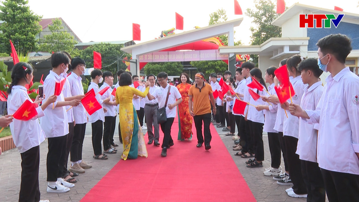 Lãnh đạo tỉnh gặp mặt, chúc mừng học sinh đoạt HCV Olympic Hóa học