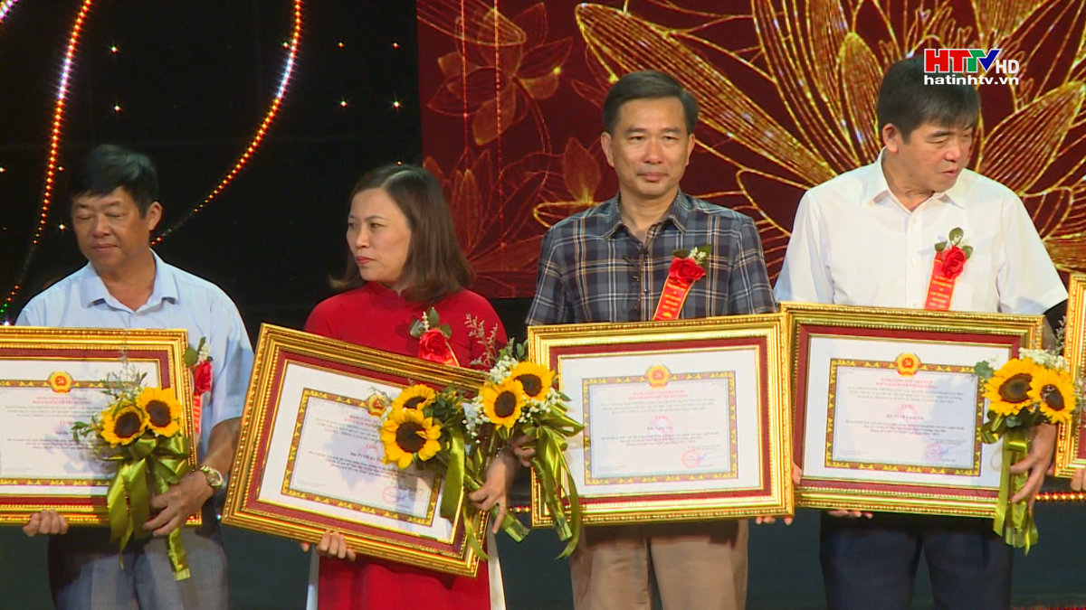 Vinh danh 238 tác phẩm VHNT báo chí về: "Học tập và làm theo tư tưởng, đạo đức, phong cách Hồ Chí Minh"