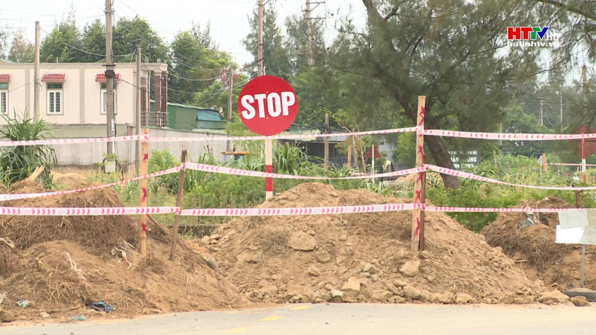 Nguy cơ mất an toàn giao thông tại dự án thi công dang dở