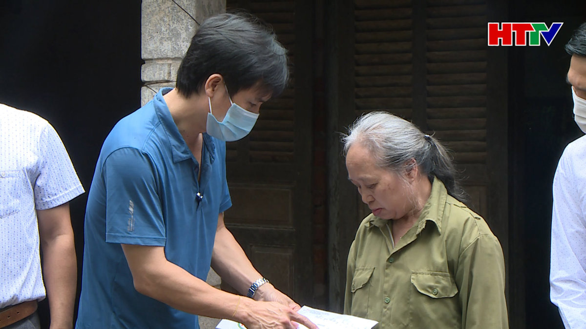 HTTV kết nối, trao hơn 100 triệu đồng cho 2 hoàn cảnh khó khăn