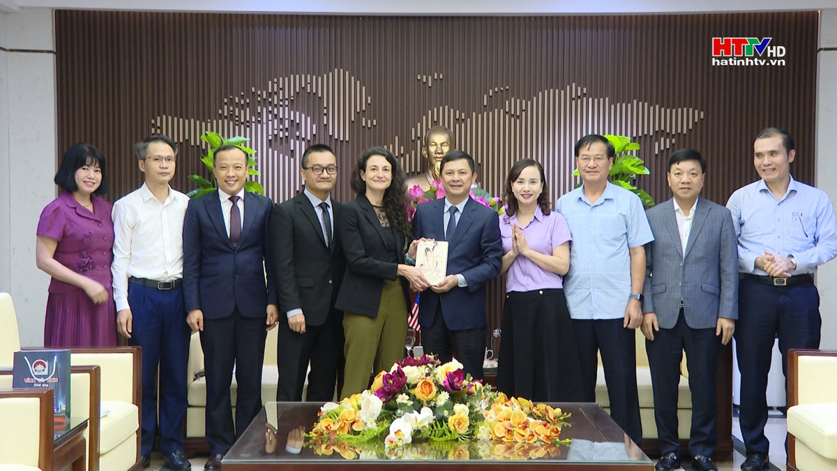 Đại sứ quán Hoa Kỳ tại Việt Nam thăm và làm việc tại Hà Tĩnh