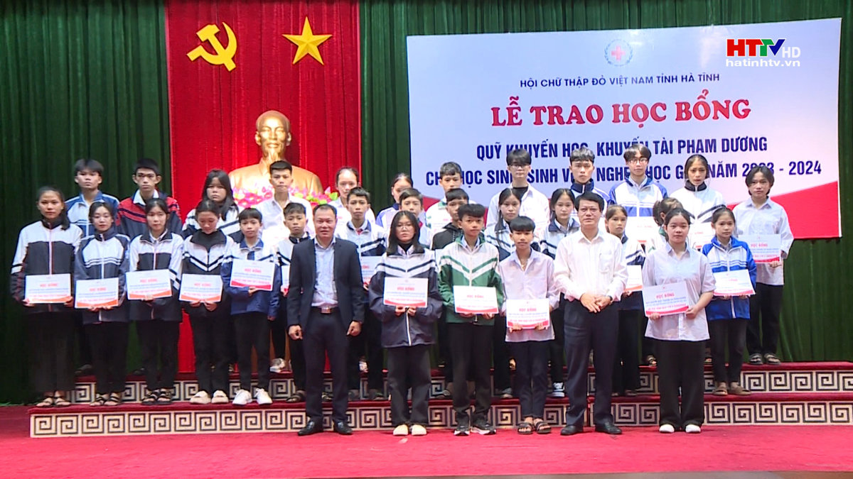 717 học sinh, sinh viên nghèo được nhận học bổng Quỹ khuyến học, khuyến tài Phạm Dương