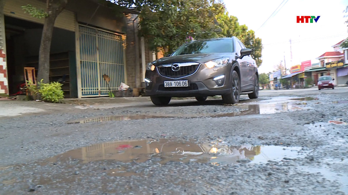 Huyện lộ 36 xuống cấp trầm trọng, người tham gia giao thông bất an