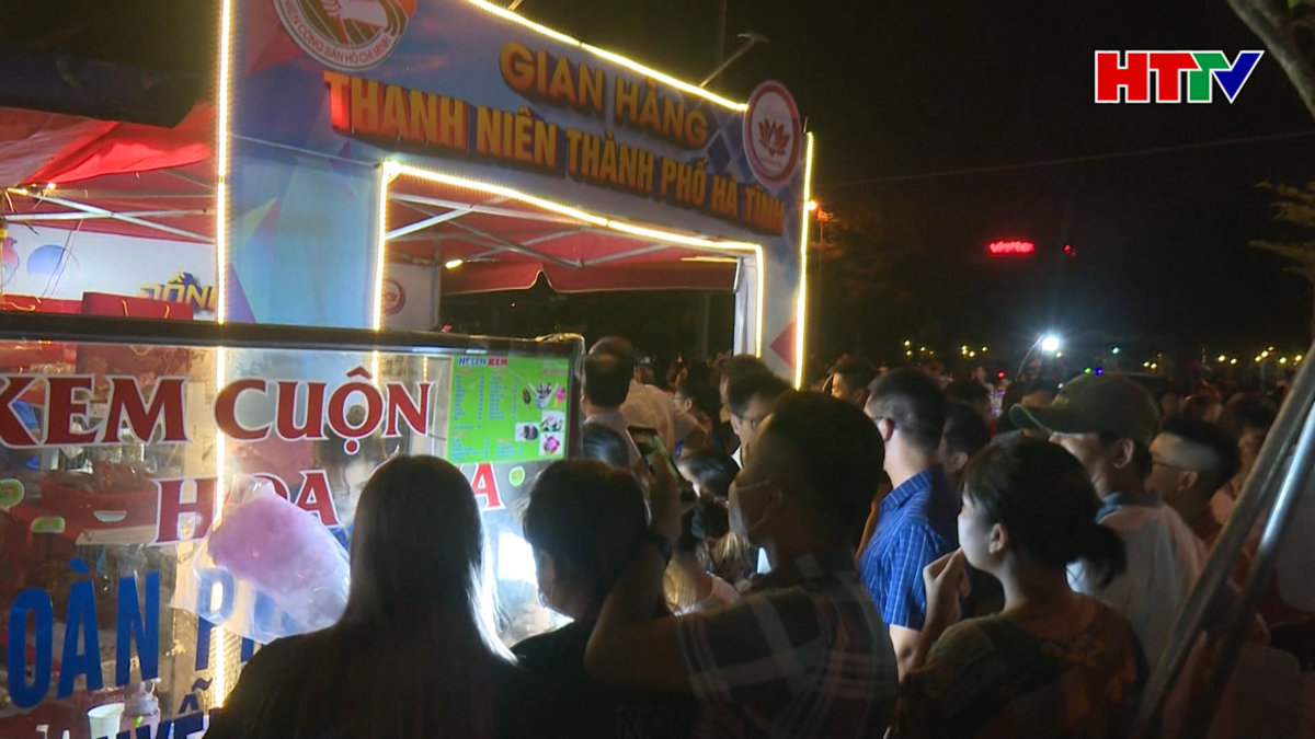 Hàng ngàn người dân được trải nghiệm phiên chợ đêm Hà Tĩnh