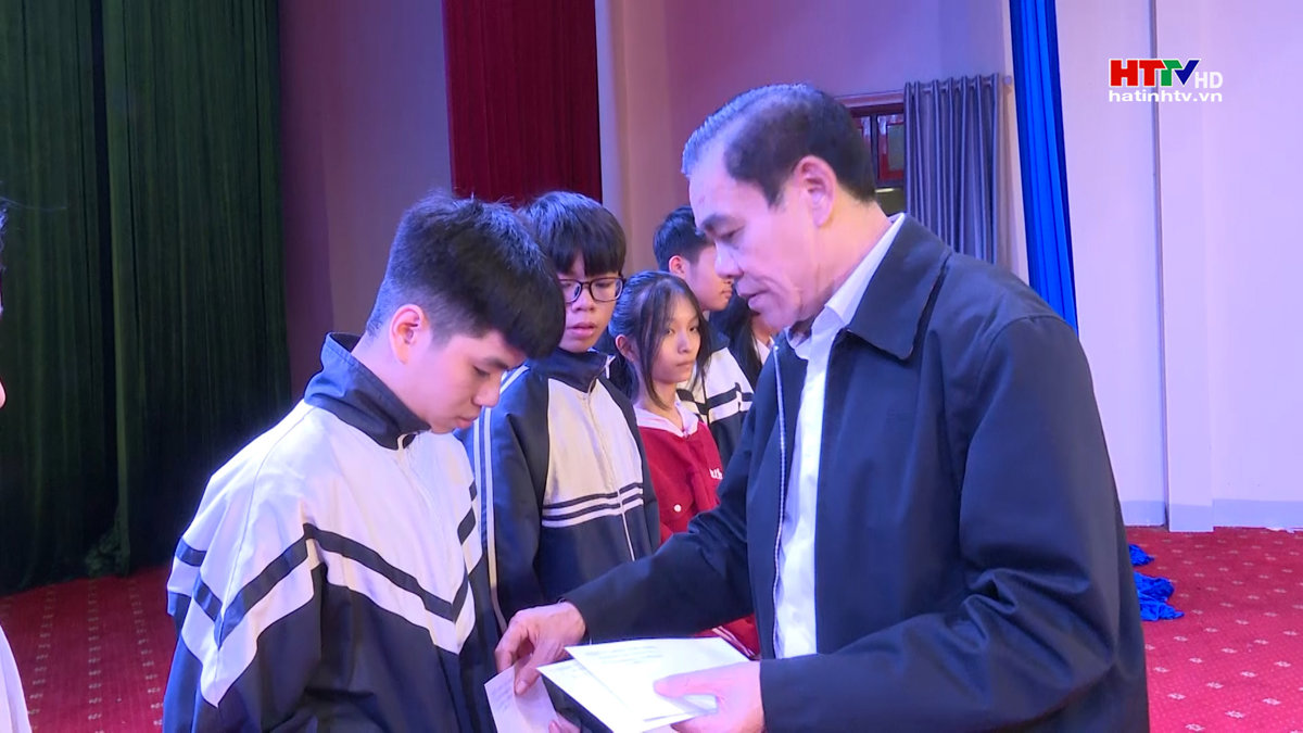 Chủ tịch UBND tỉnh dự lễ ra mắt Quỹ khuyến học Đức Thọ