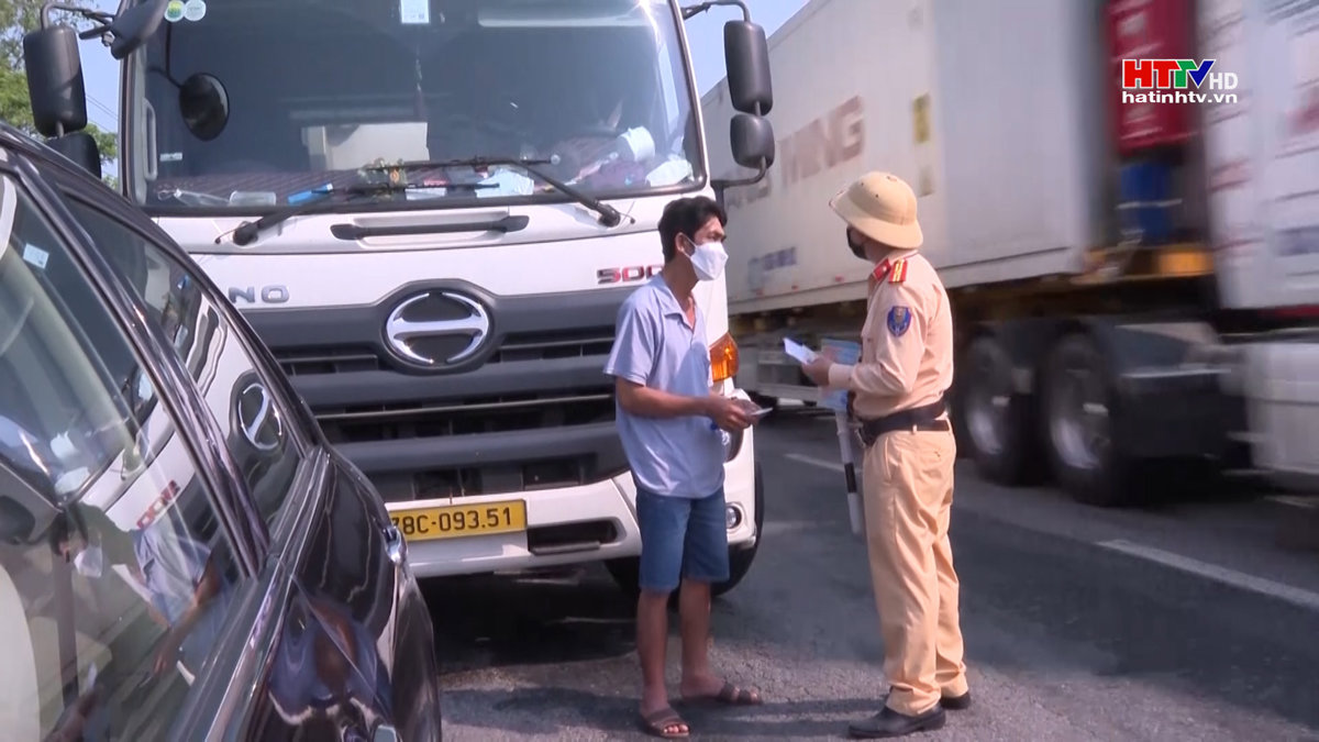 Triển khai đợt tổng kiểm soát ô tô kinh doanh vận tải