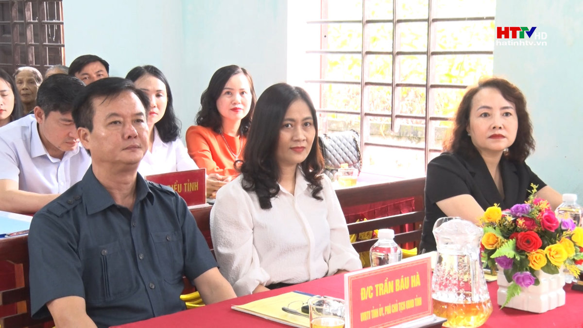 Phó Chủ tịch UBND tỉnh chung vui Ngày hội ĐĐK cùng Nhân dân xã Kỳ Hoa