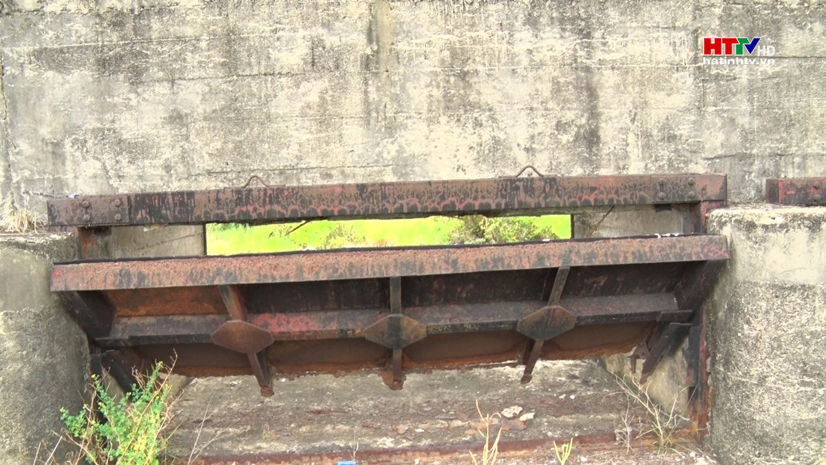 TX Kỳ Anh, tràn Hoàng Đình hư hỏng nguy cơ gây ngập úng cục bộ