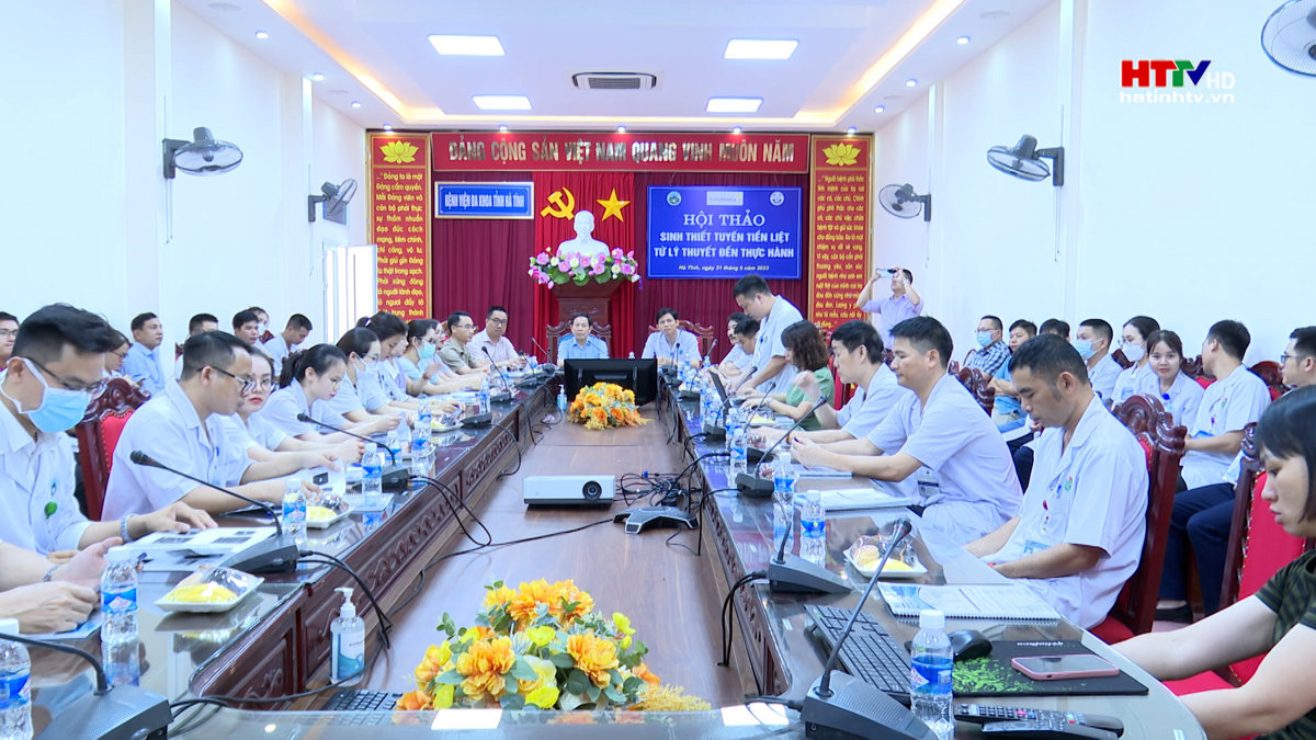 Gần 50 bác sỹ của Hà Tĩnh được hướng dẫn về sinh thiết tuyến tiền liệt