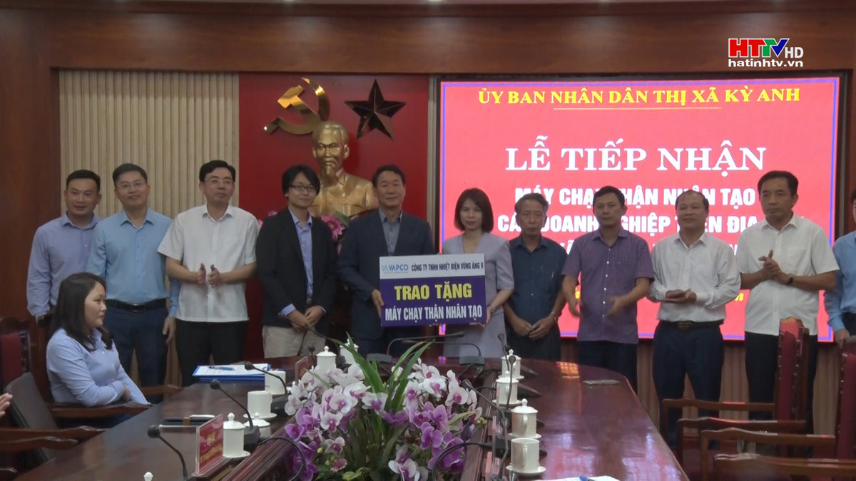 Thị xã Kỳ Anh tiếp nhận máy chạy thận nhân tạo do doanh nghiệp địa phương trao tặng