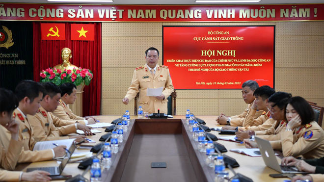 Cục CSGT tăng cường 50 chiến sĩ hỗ trợ các trung tâm đăng kiểm