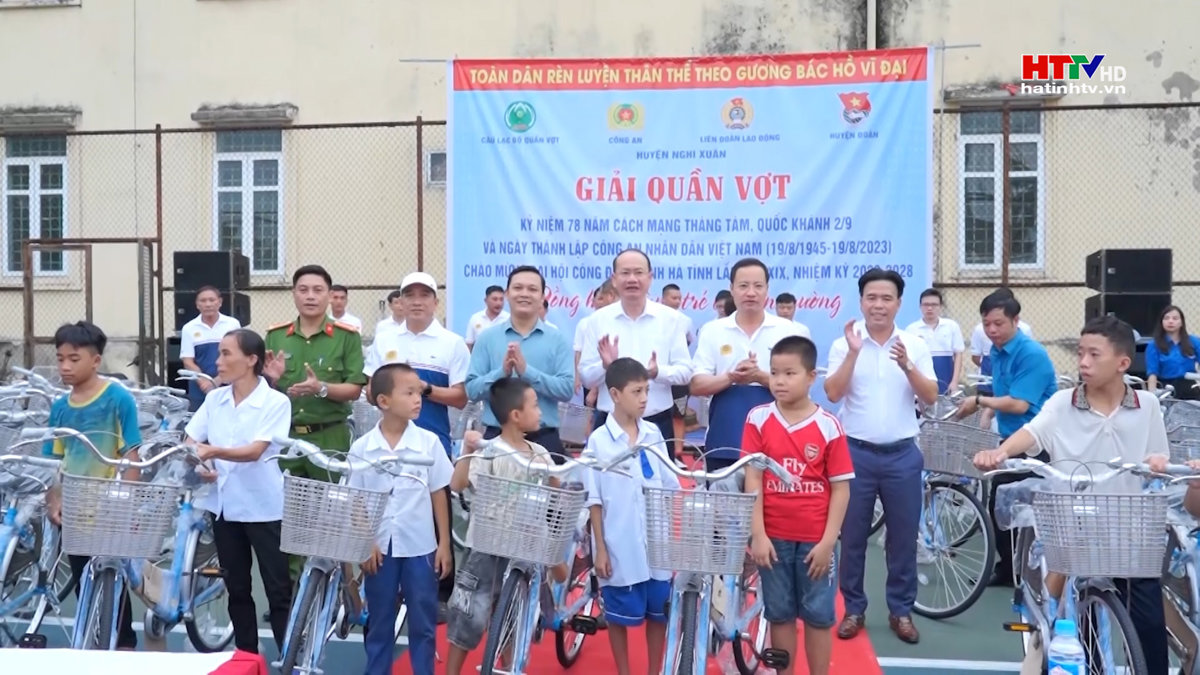 Giải quần vợt huyện Nghi Xuân: Dành 170 triệu đồng hỗ trợ trẻ đến trường