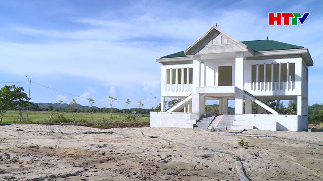 Gấp rút hoàn thành những ngôi nhà tránh lũ cho nhân dân