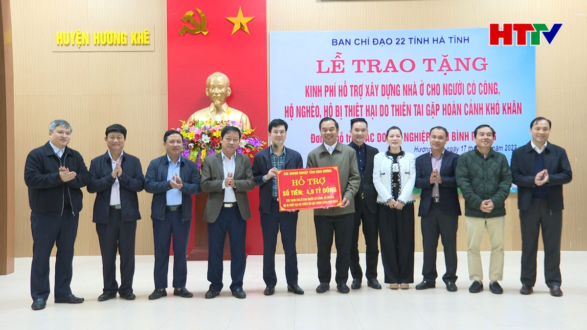 Ban chỉ đạo 22 của tỉnh trao kinh phí xây nhà ở tại Vũ Quang, Hương Khê