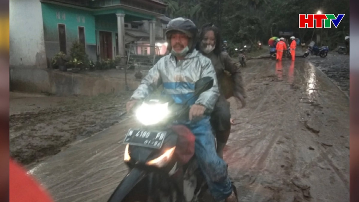 Núi lửa Semeru phun trào, hàng ngàn người dân Indonesia sơ tán khẩn cấp