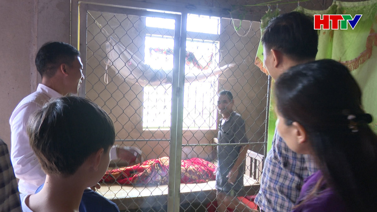 HTTV trao hơn 120 triệu đồng cho 2 hoàn cảnh khó khăn ở Lộc Hà và Vũ Quang