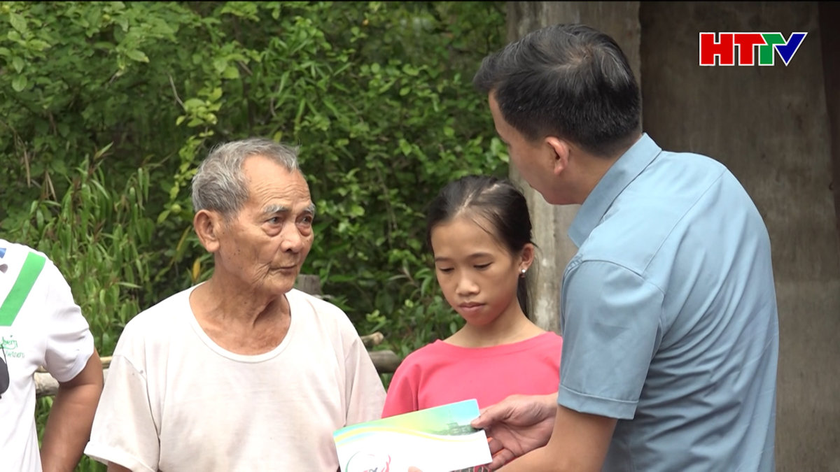 HTTV trao hơn 160 triệu đồng hỗ trợ 3 gia đình gặp hoàn cảnh khó khăn