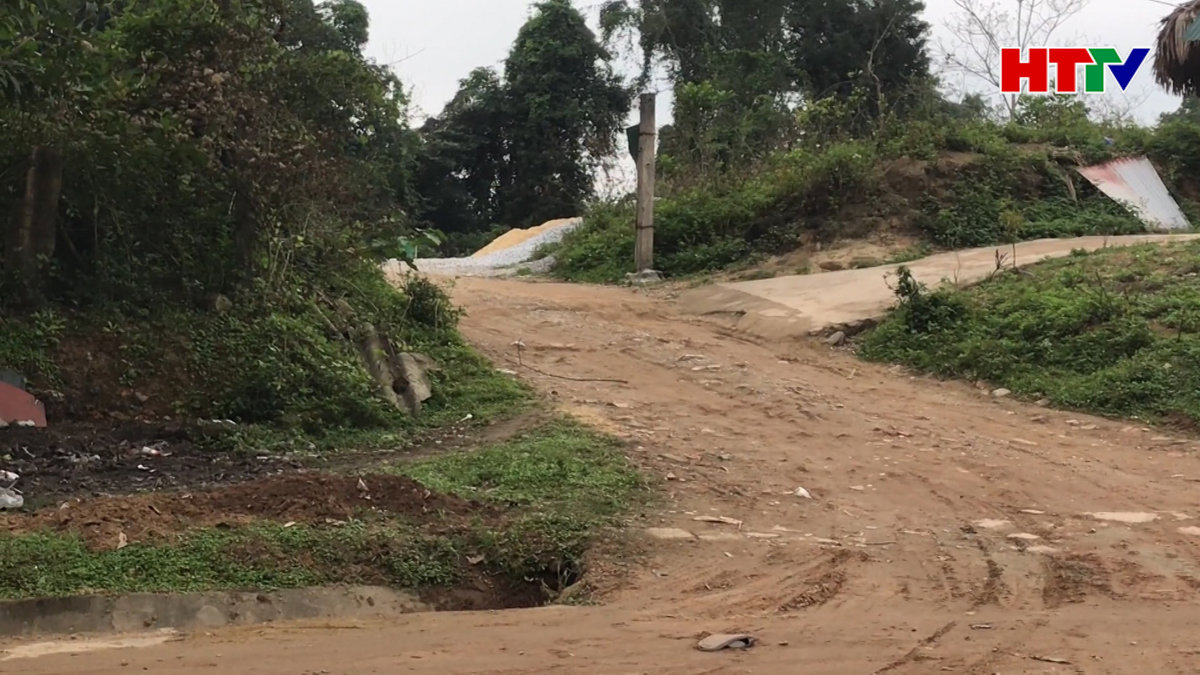 Xử lý sớm tình trạng đấu nối trái phép trên Quốc lộ 15 A