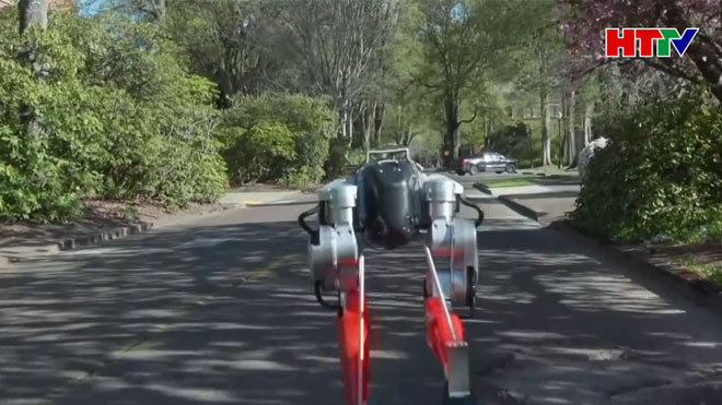 Robot hai chân đầu tiên chạy 5km ngoài trời