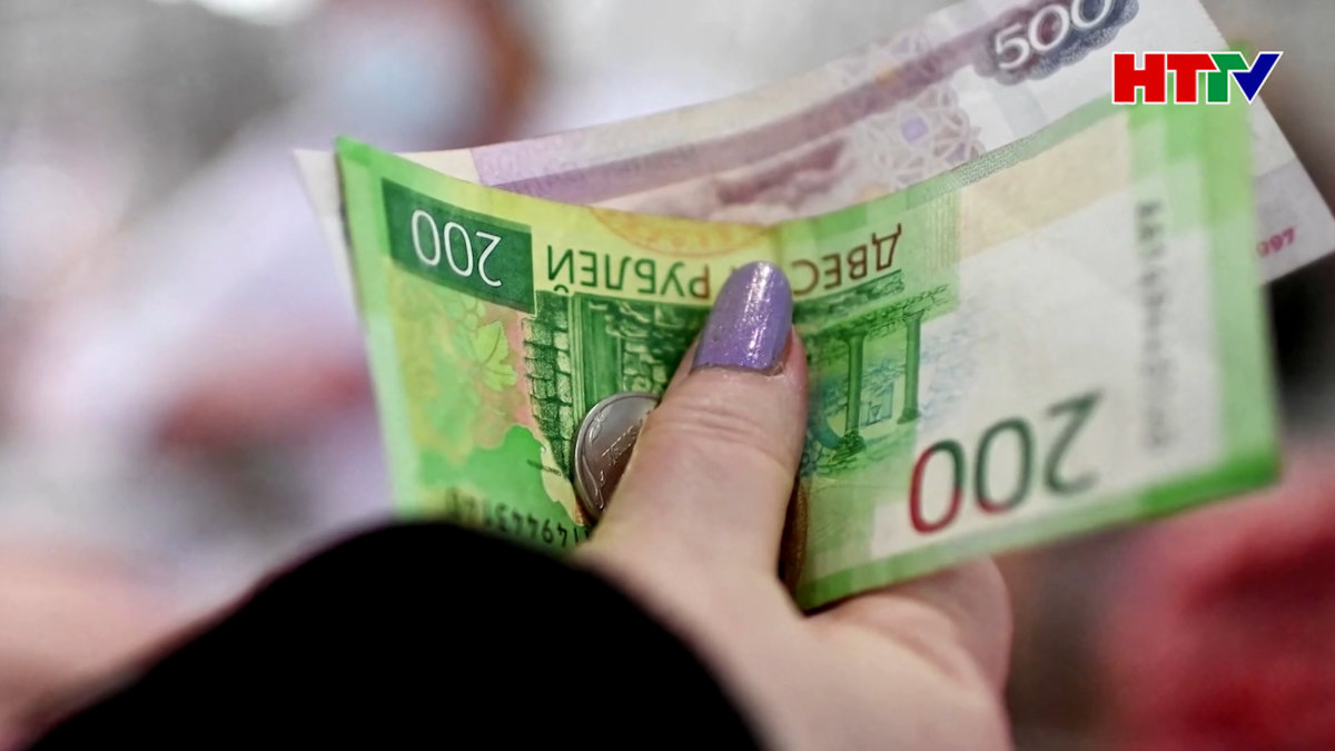 Đồng ruble tiệm cận ngưỡng cao nhất trong 4 tuần