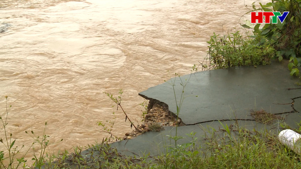 Mưa lớn gây sạt lở tại Hương Khê