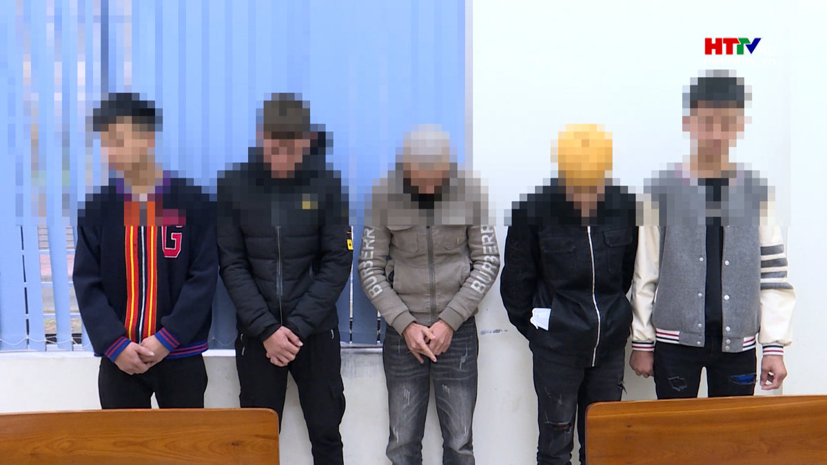 Khởi tố vụ án 5 thanh thiếu niên bốc đầu xe máy, quay clip câu view