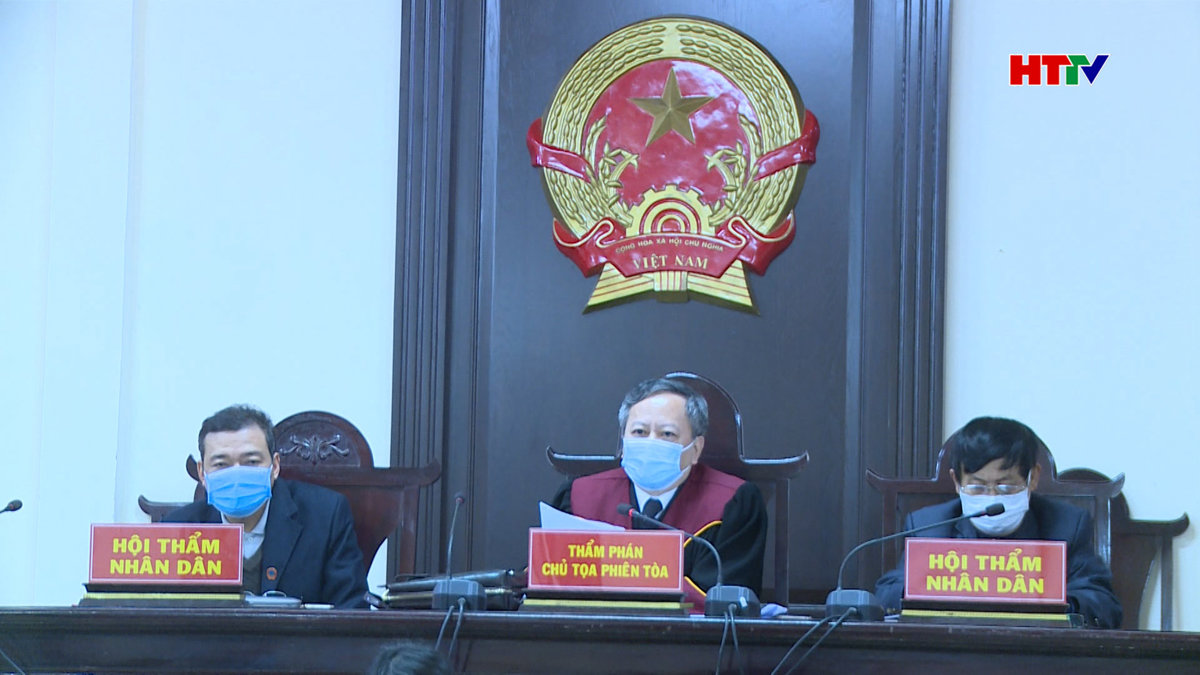 Tổ chức cho người khác trốn đi nước ngoài, lĩnh án 8 năm tù