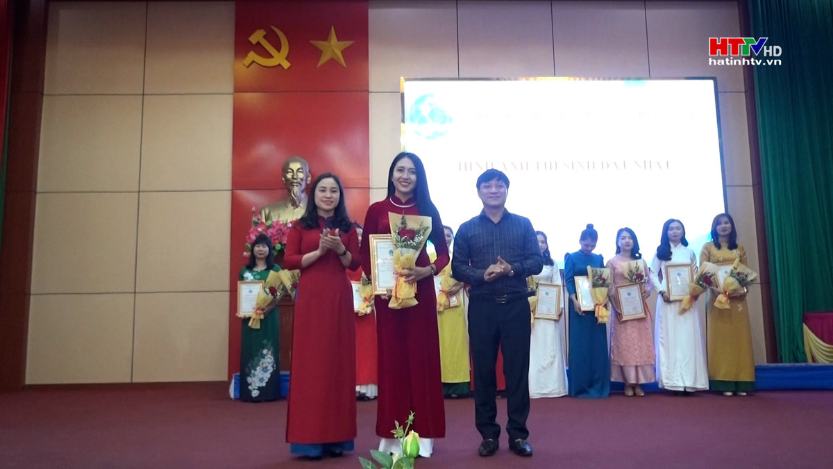 “Phụ nữ với cảnh đẹp quê hương Hương Sơn”