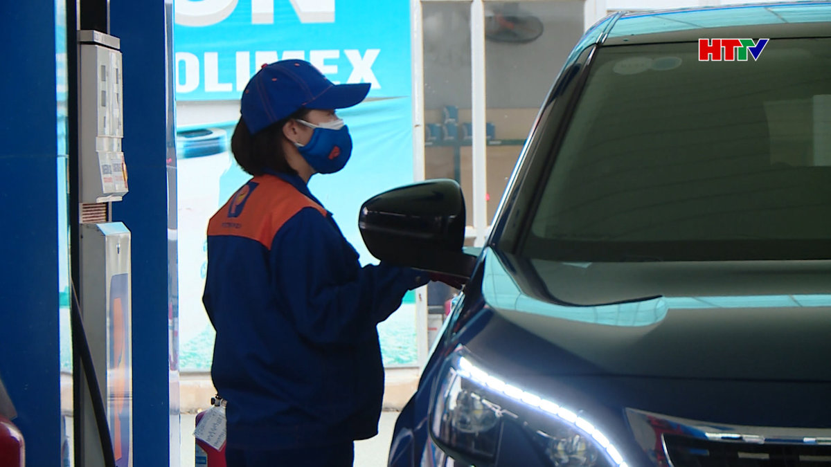 Giá xăng tăng kỷ kỷ lục