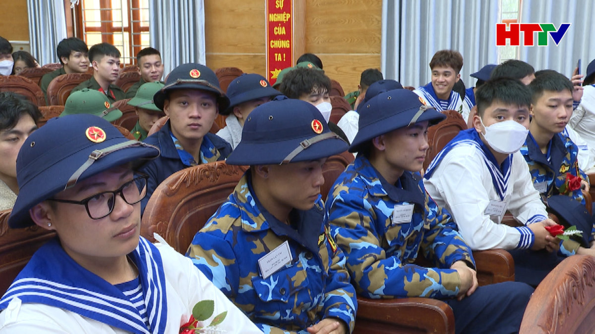 Thanh niên Hà Tĩnh sẵn sàng lên đường bảo vệ Tổ quốc