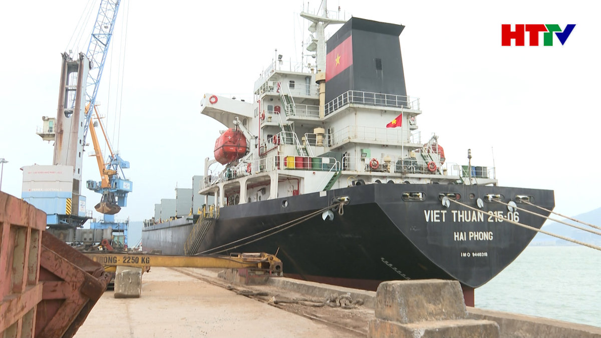 Vũng Áng đón chuyến tàu đầu tiên cập cảng "ăn hàng"