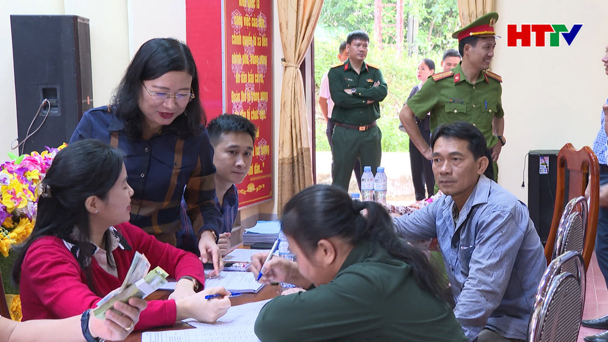 Gần 140 hộ dân ở Thạch Hà nhận tiền GPMB Dự án cao tốc Bắc - Nam