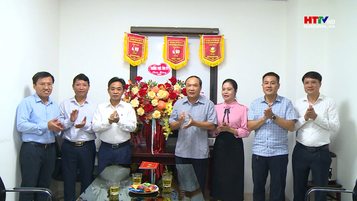 Thường trực Tỉnh ủy chúc mừng các ban Đảng và Hội Nông dân