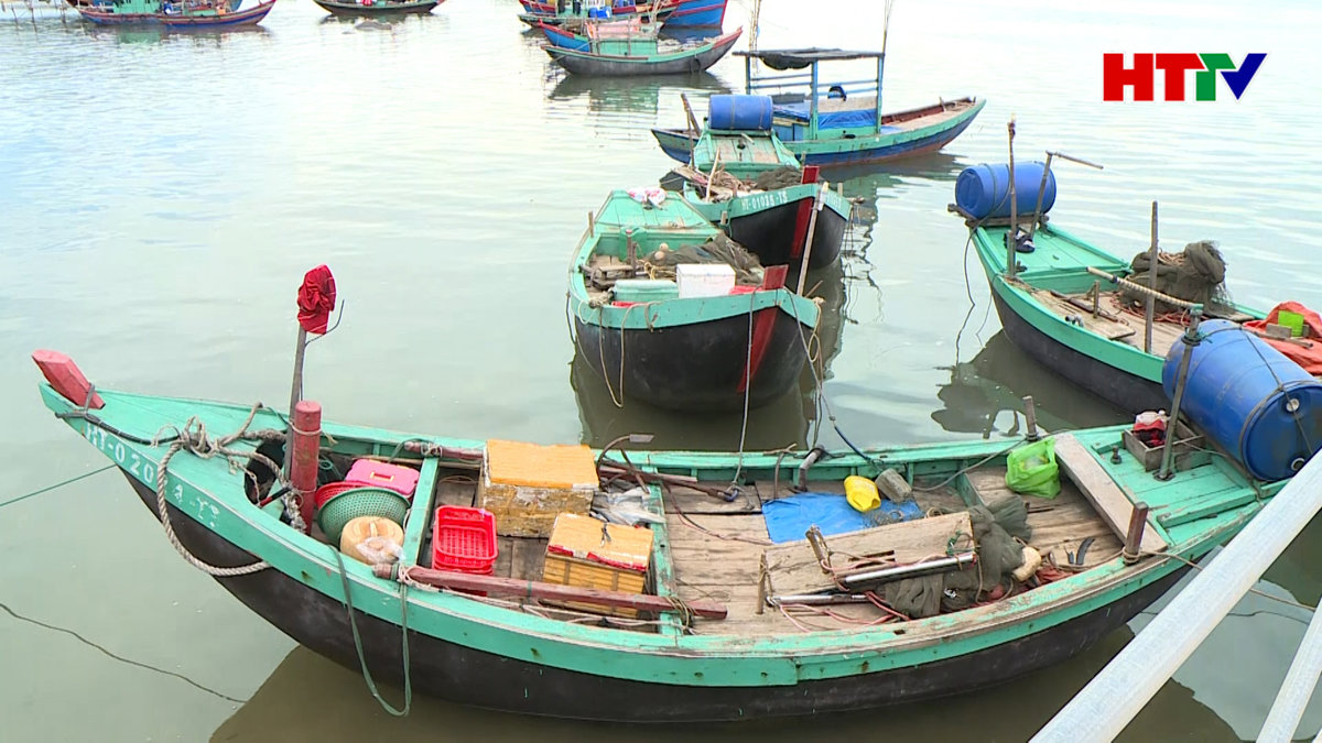 Phát hiện, bắt giữ 4 phương tiện kích điện khai thác thủy sản