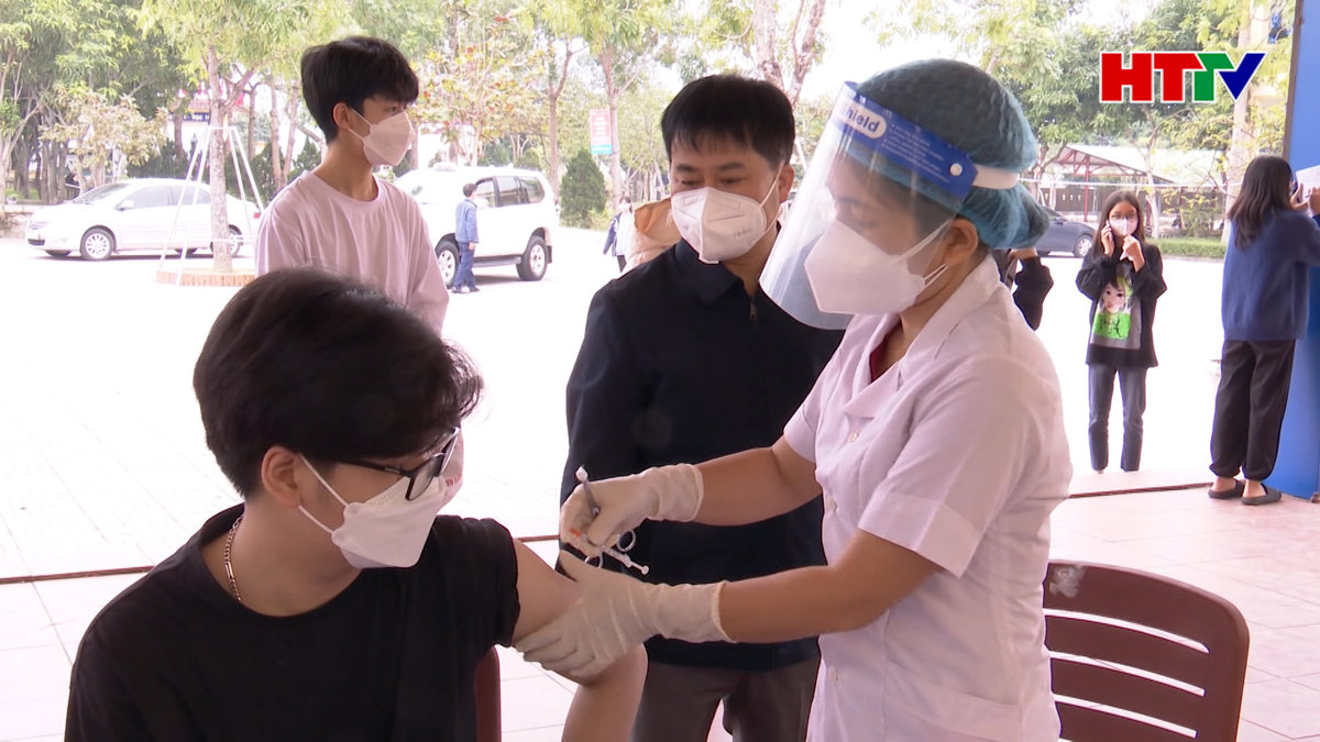 Ưu tiên tiêm mũi bổ dung cho lực lượng tuyến đầu...