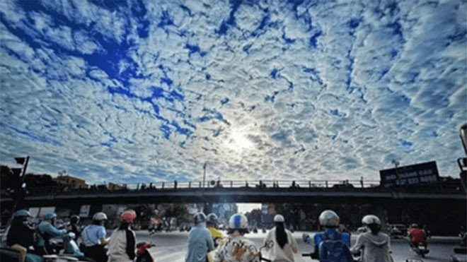 Bầu trời Hà Nội xuất hiện mây vảy rồng, chuyên gia nói gì?