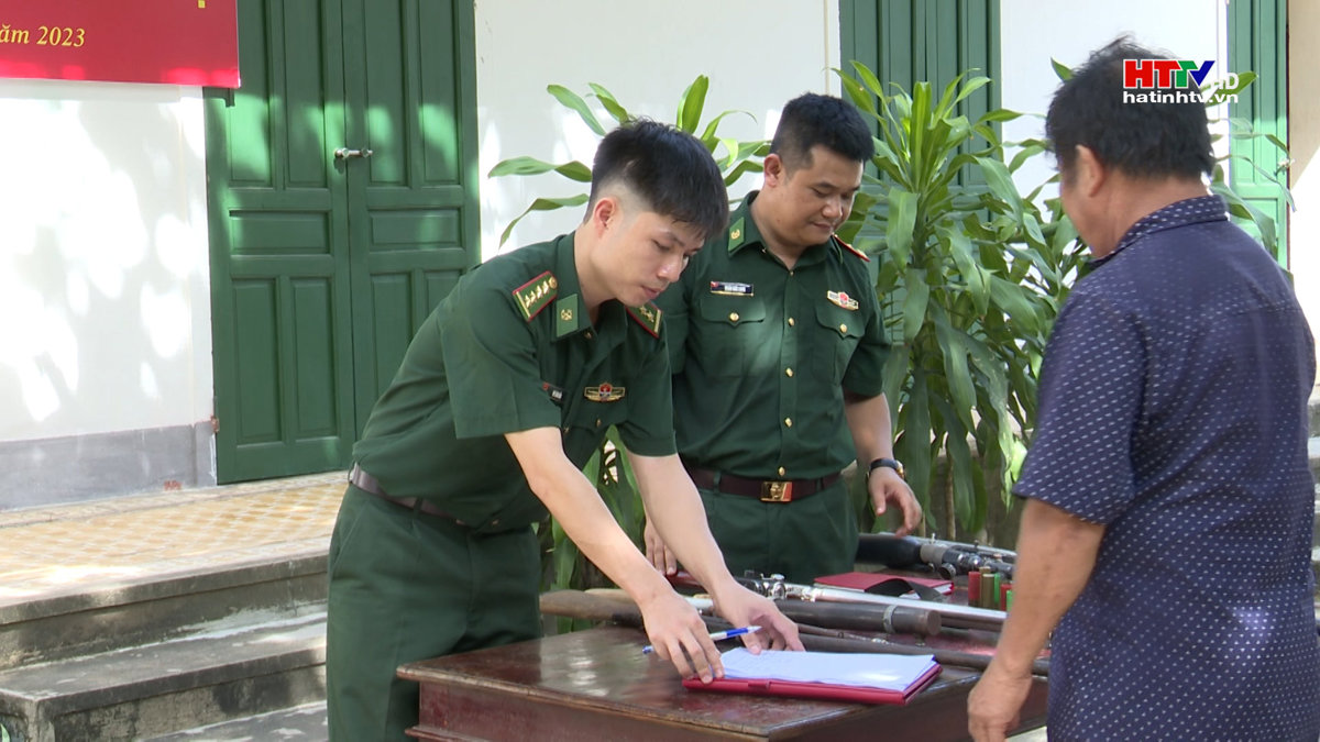 Hà Tĩnh: Vận động nhân dân giao nộp nhiều vũ khí, công cụ hỗ trợ