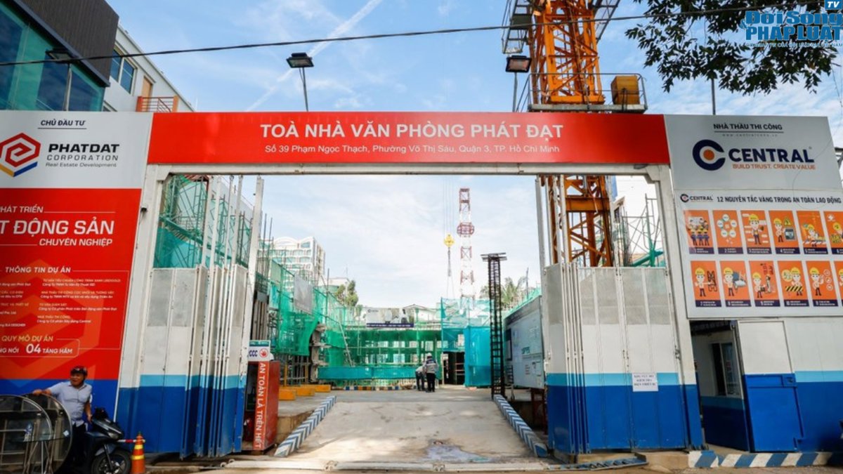 Thị trường bất động sản khó khăn, nhiều doanh nghiệp địa ốc gửi tiền khủng vào ngân hàng