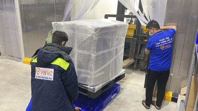 Thêm 1,2 triệu liều vắc xin AstraZeneca về đến Việt Nam