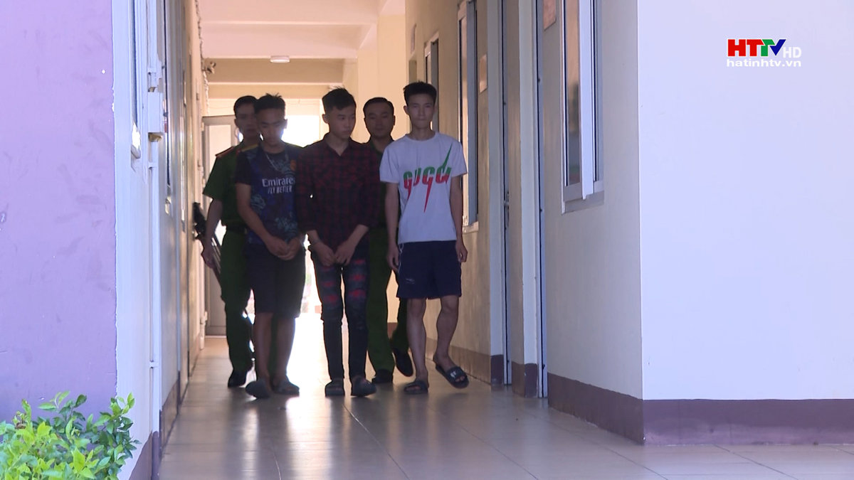 Công an thị xã Kỳ Anh bắt giữ ba đối tượng đánh người, cướp tài sản