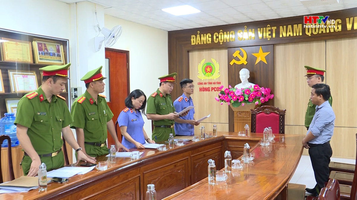 Khởi tố bị can, bắt tạm giam nguyên kế toán trưởng xã Thạch Bằng