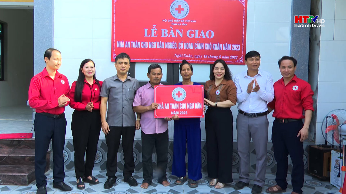 Nghi Xuân: Bàn giao nhà Chữ thập đỏ cho 2 ngư dân nghèo